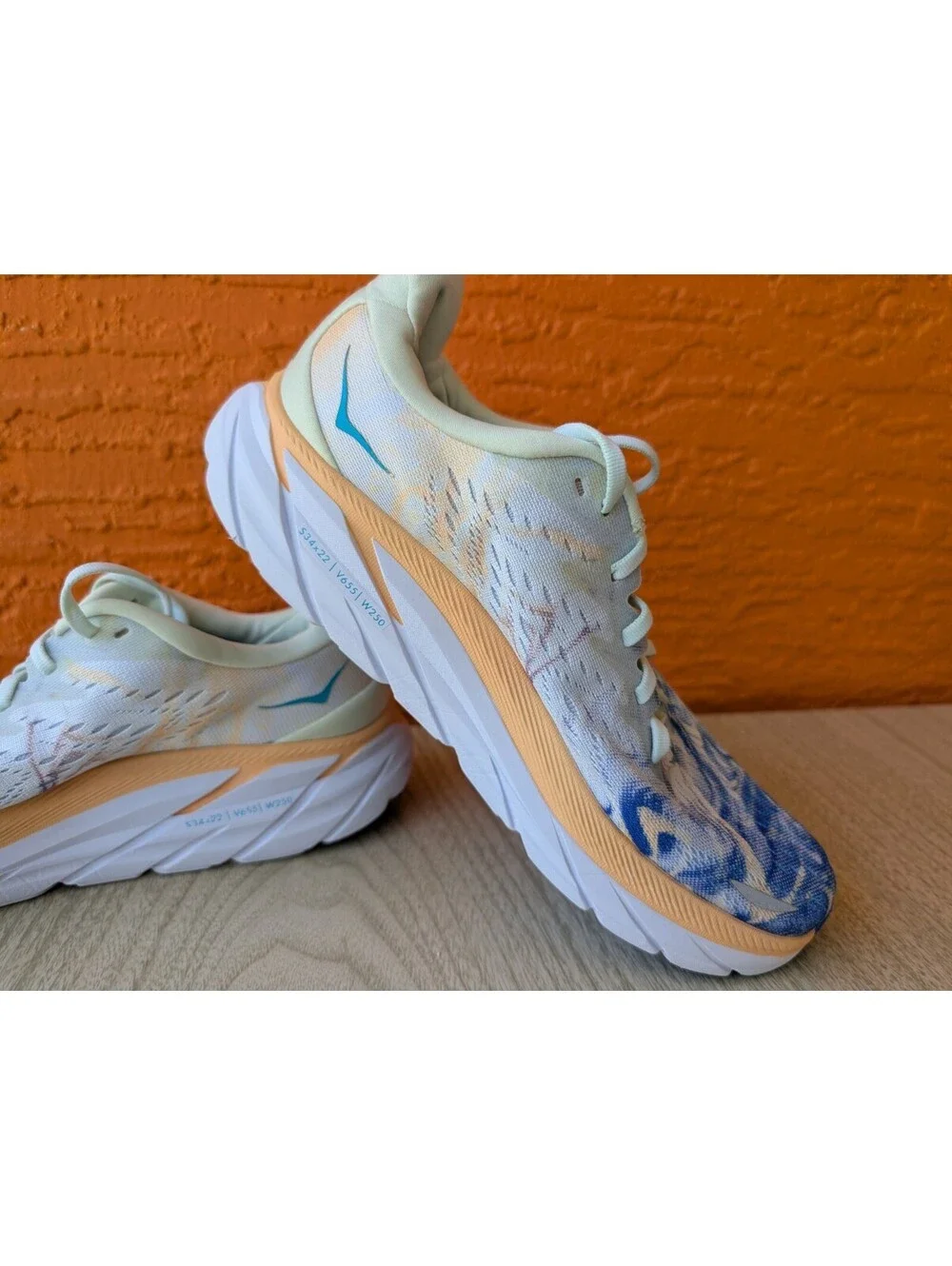 HOKA One One Clifton 8 Men's Size 8D Running Shoes White Blue Floral Print...